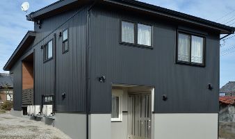 シックでシンプルな外観