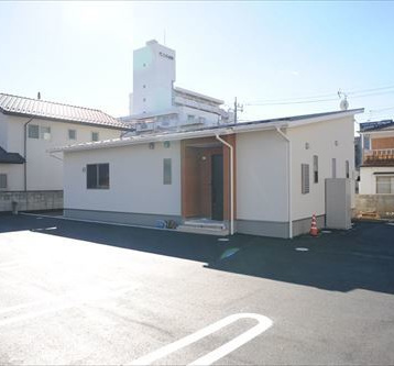 片流れ屋根のシンプルな外観